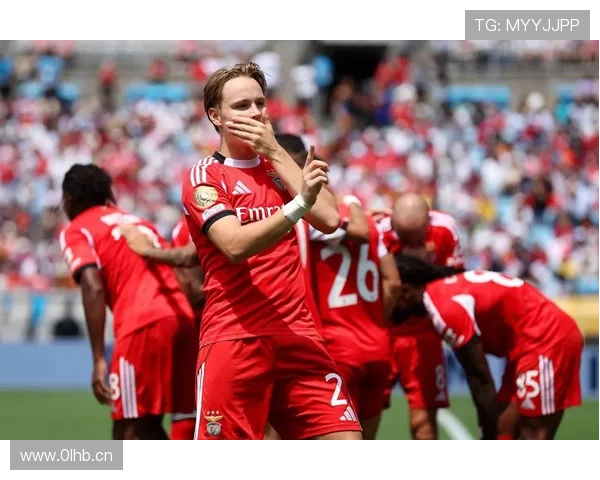 拜仁欧冠竞争力面临考验:近年表现波动是否预示竞争格局调整 拜仁欧冠竞争力面临考验:近年表现波动是否预示竞争格局调整