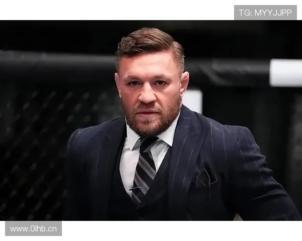 康纳·麦格雷戈在家喝蛋白粉都用香槟杯